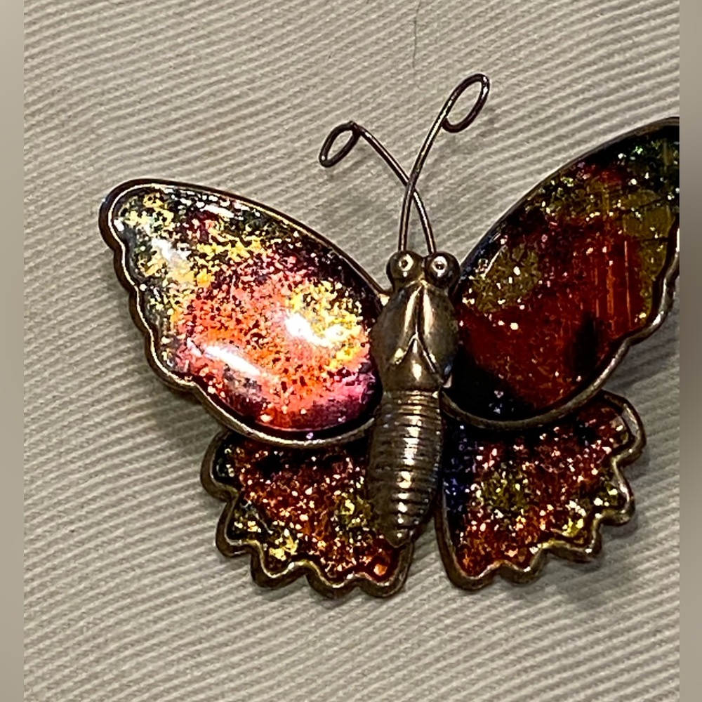 Vintage butterfly brooch gold glittering enameled 3-dimensional 1.25“ x 1.25“ - Picture 4 of 10